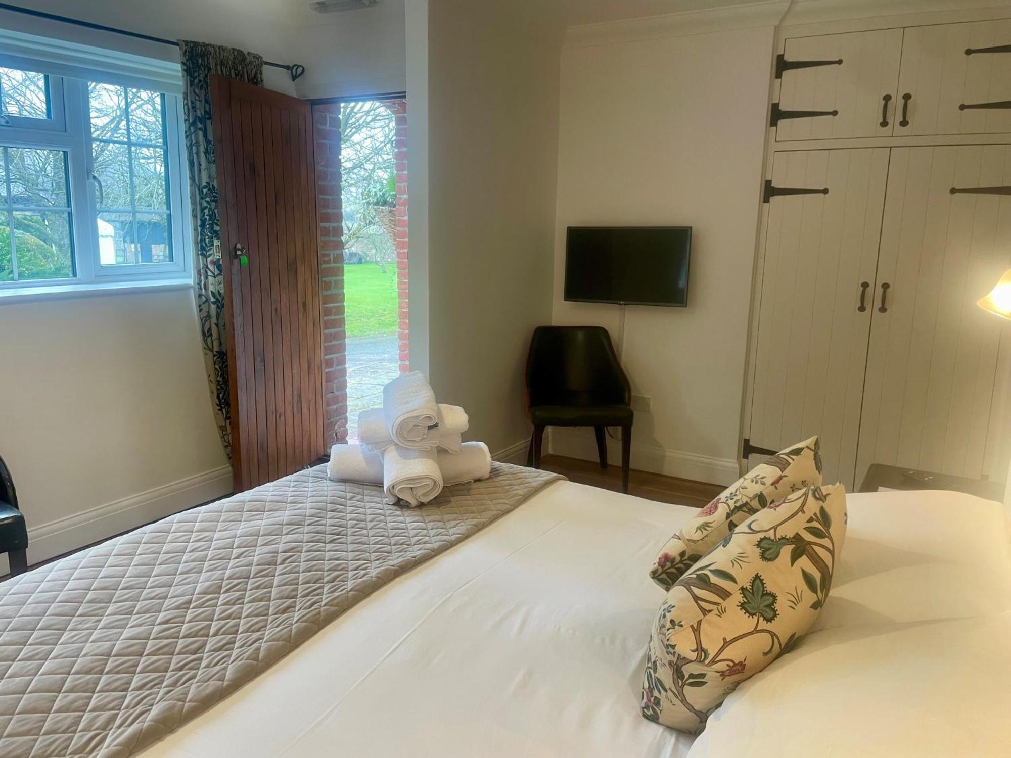 Old Selden Farm B&B Clapham  Экстерьер фото
