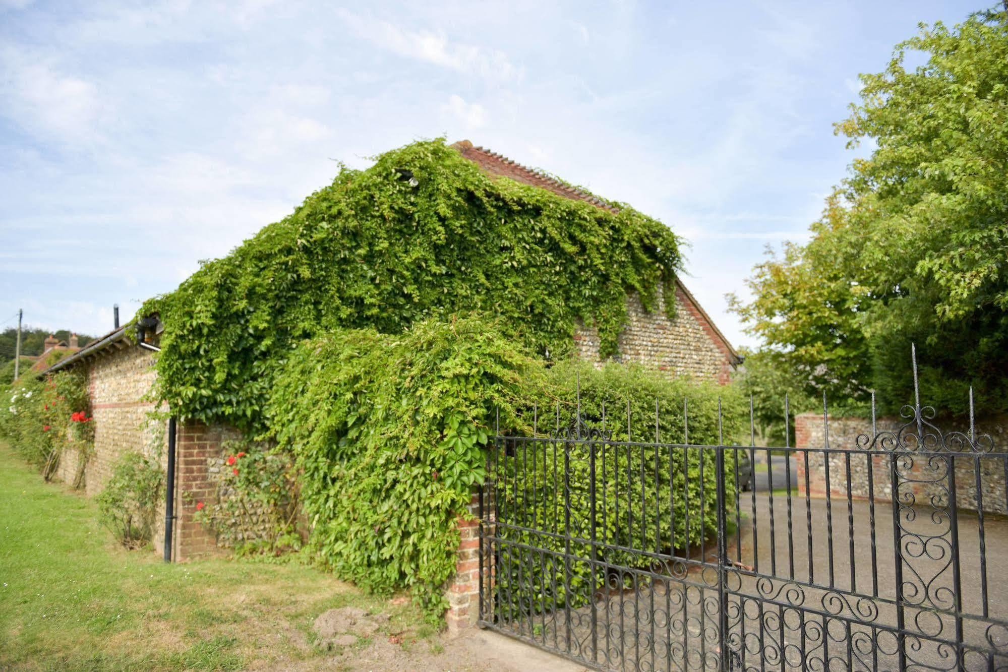 Old Selden Farm B&B Clapham  Экстерьер фото