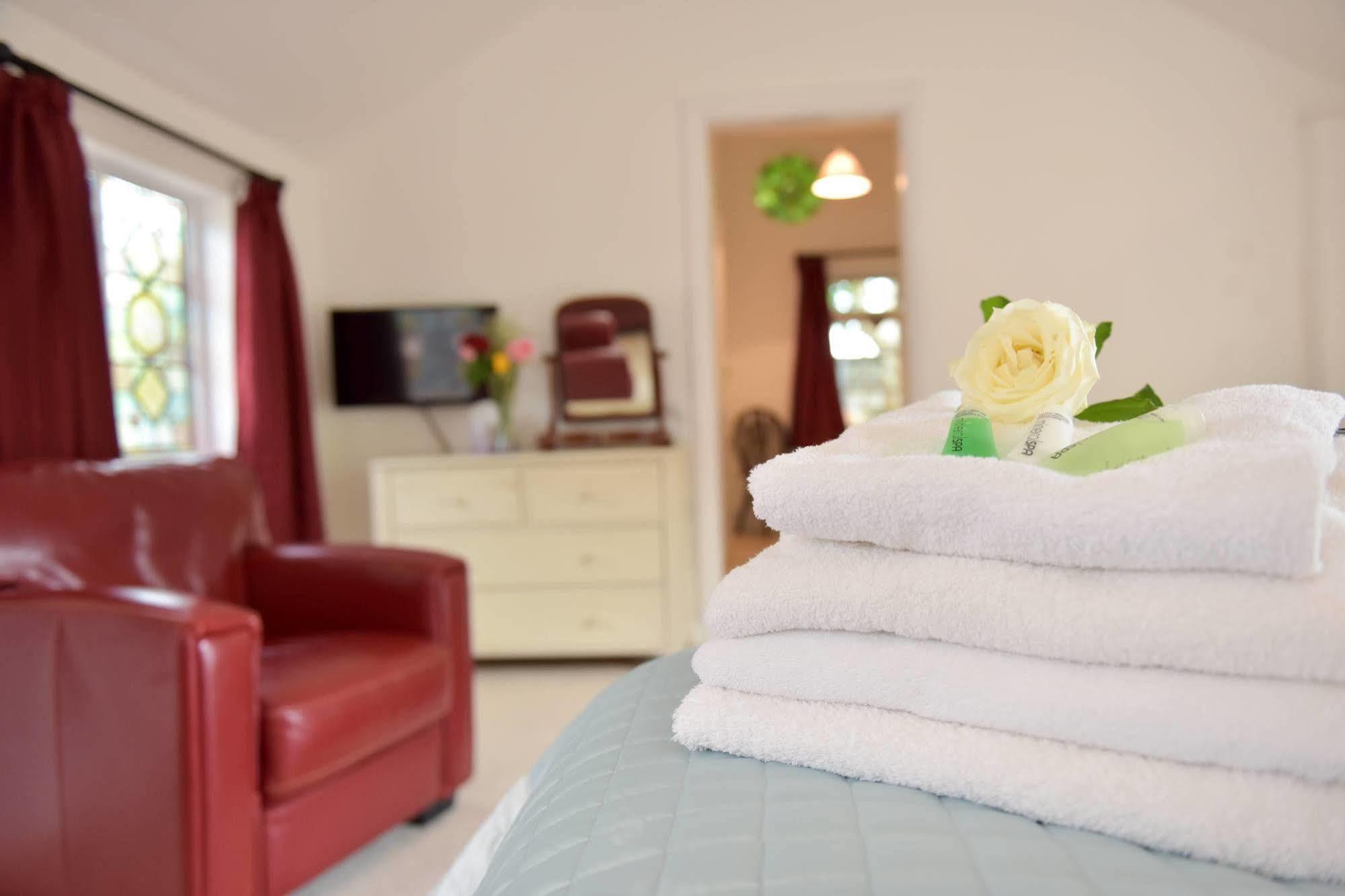 Old Selden Farm B&B Clapham  Экстерьер фото